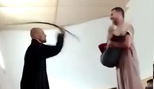 وزير الأوقاف يعمم مذكرة رسمية بعد فيديو “الفلقة”