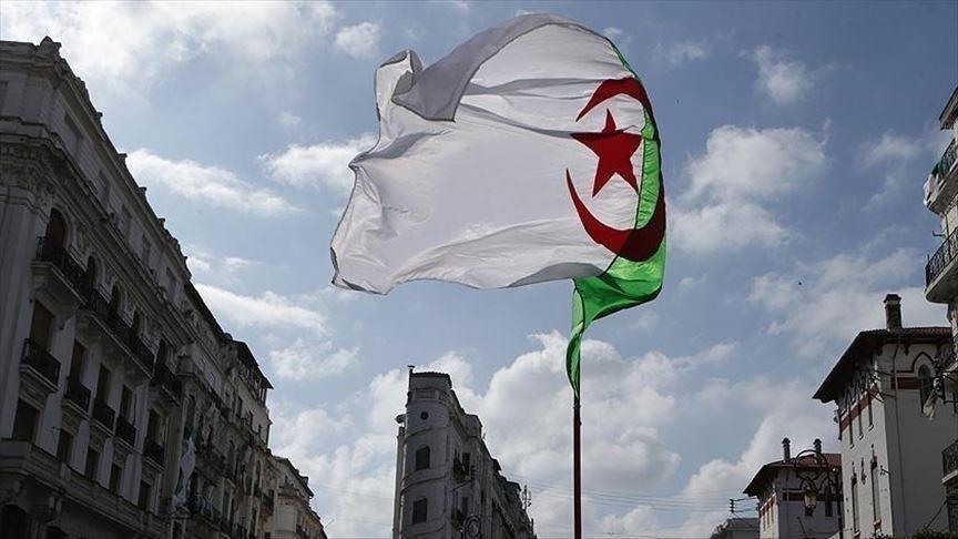 الجزائر تتراجع عن قرار إيقاف التعامل السياحي مع إسبانيا