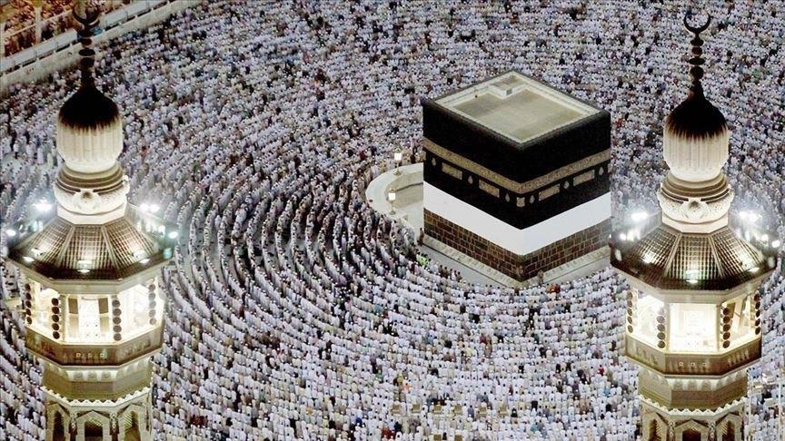 مثىر.. صحفي صهيوني يتسلل إلى مكة ويأخذ صورا على جبل عرفات