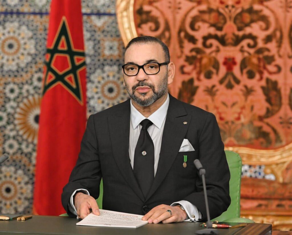 الملك يترأس الآن مجلسا وزاريا