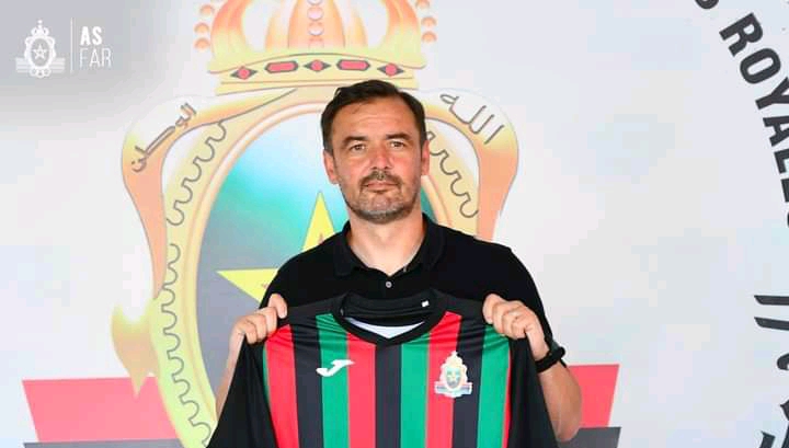 رسميا.. الجيش الملكي يتعاقد مع المدرب داكروز