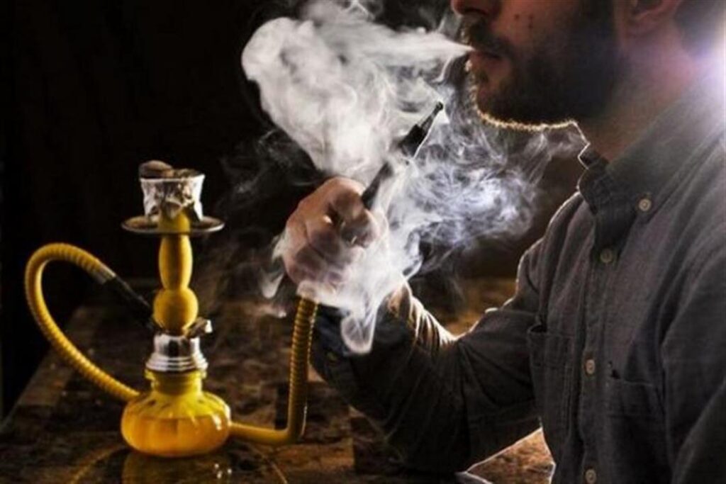 مقترح جديد بالبرلمان.. منع تدخين الشيشة والسجائر الإلكترونية
