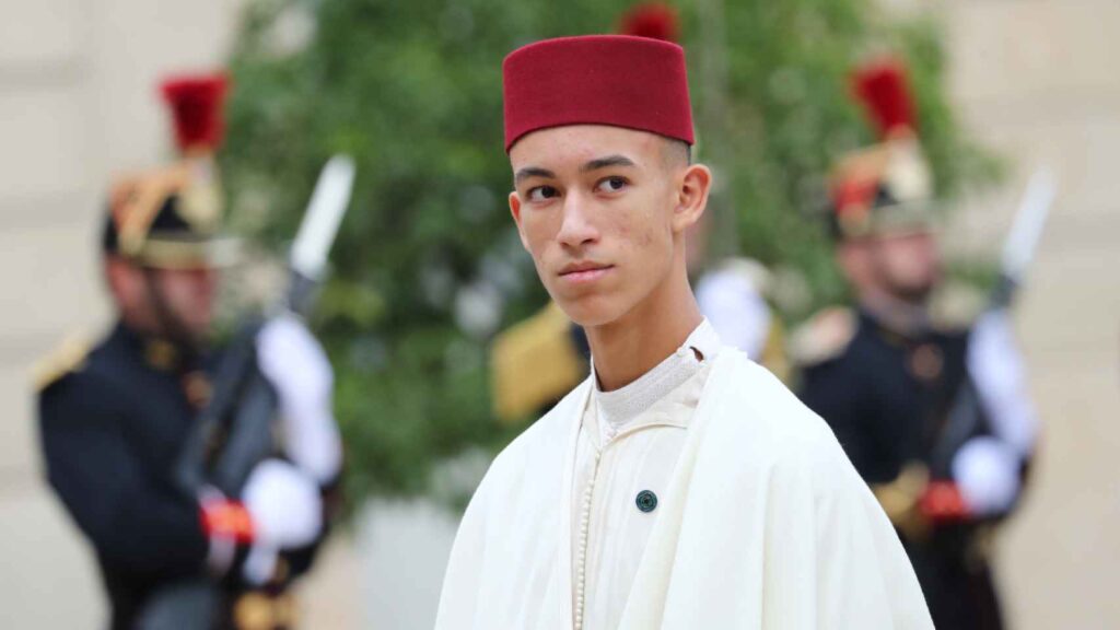 أين سيُكمل ولي العهد دراساته العليا؟