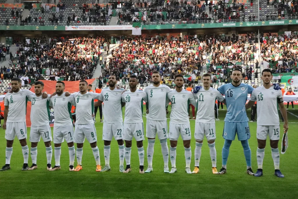 لاعب يغادر معسكر المنتخب الجزائري مباشرة إلى الرباط