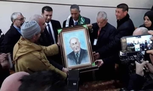 تبون يعاقب مسؤولين جزائريين قاموا بتكريمه بهذه اللوحة