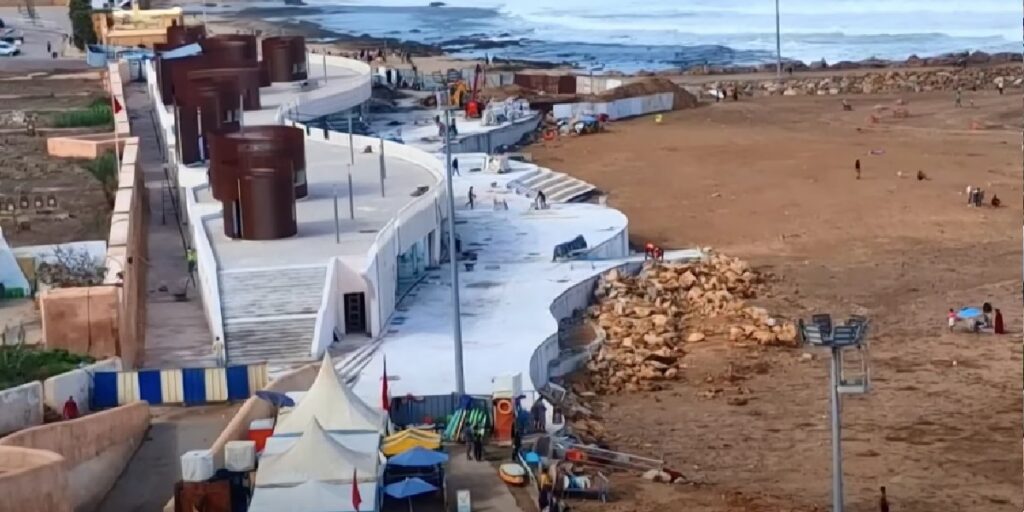مدينة الأنوار بلا مراحيض: شاطئ الوداية يعاني رغم الملايين المصروفة