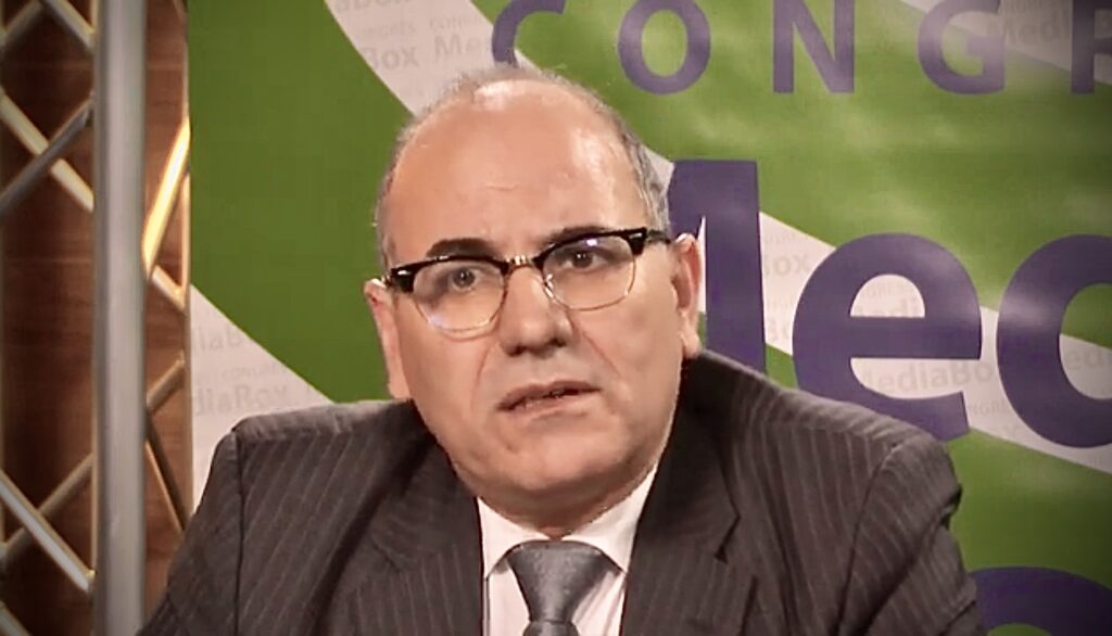 الازدواجية السياسية في الرباط: كيف يدعم الأحرار ترشح بنمبارك رغم الفضائح؟